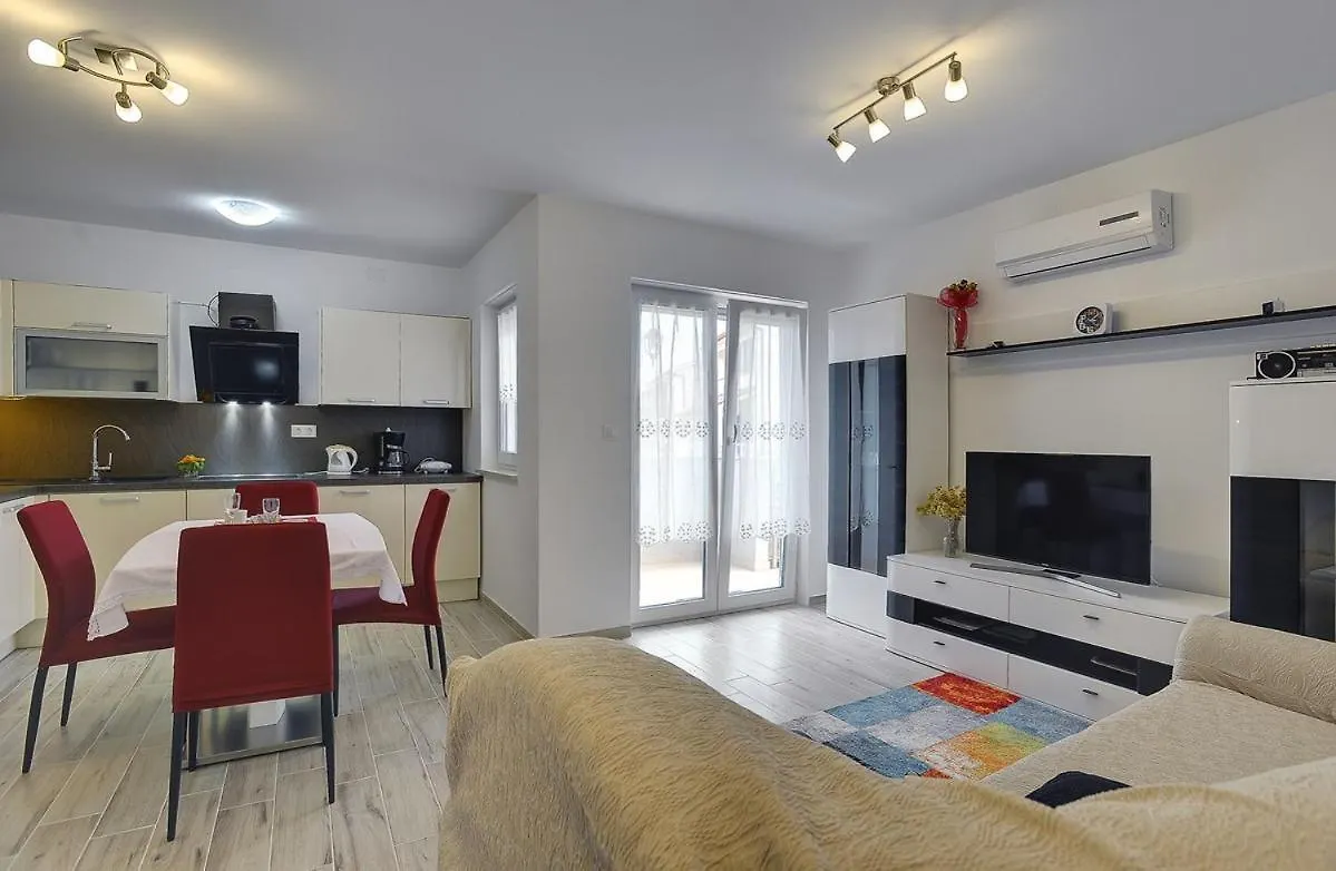 Apartments Elviana Pula