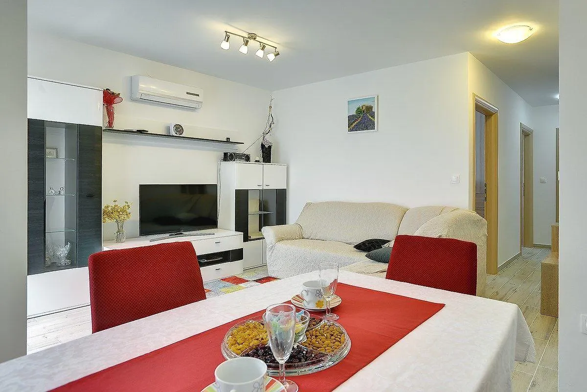 Apartments Elviana Pula