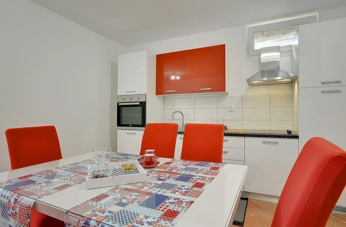 Apartments Elviana Pula